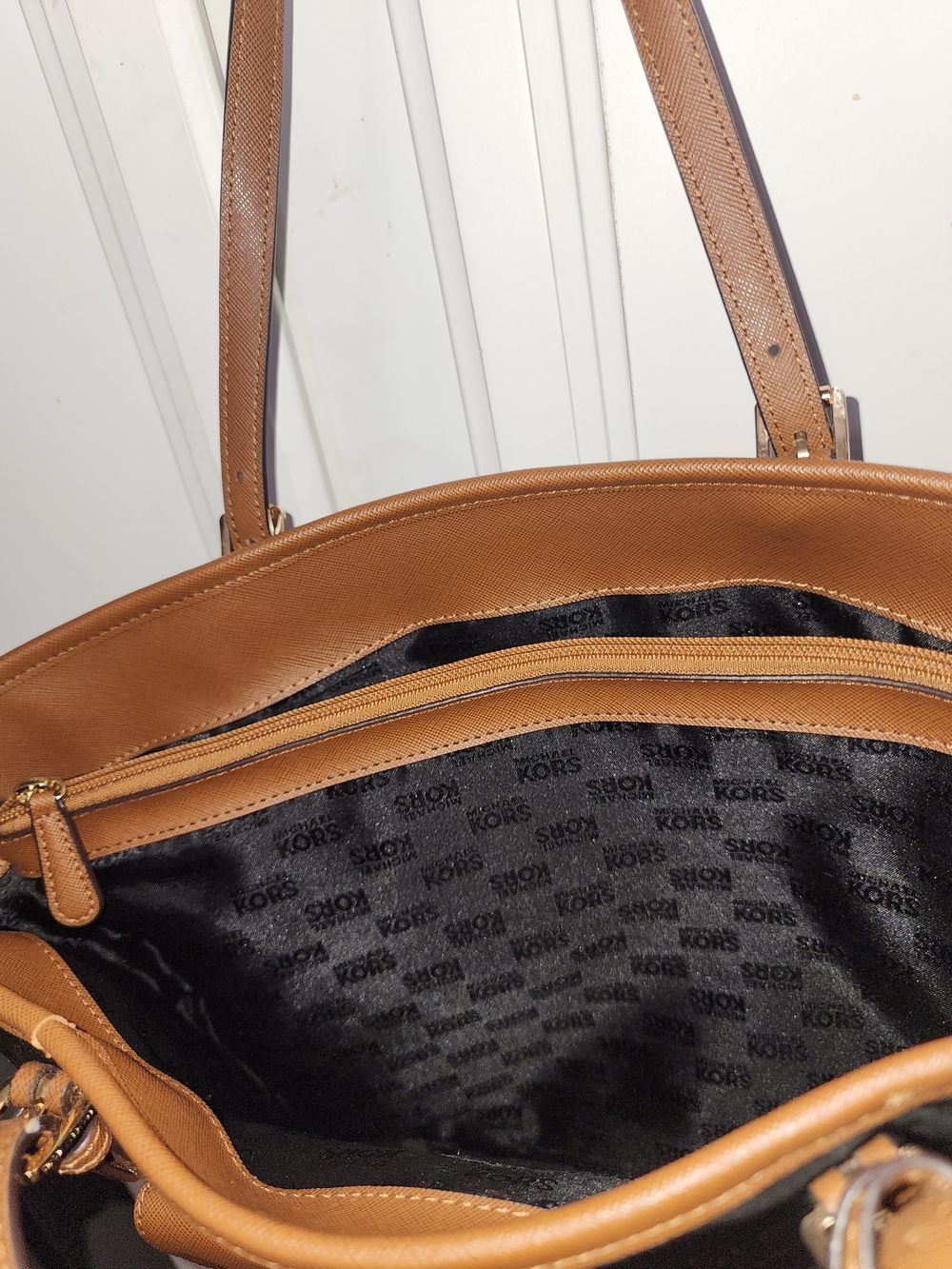 Michael Kors Black and Tan Tote with Matching Tan Wallet- NWOT - Picture 10 of 15